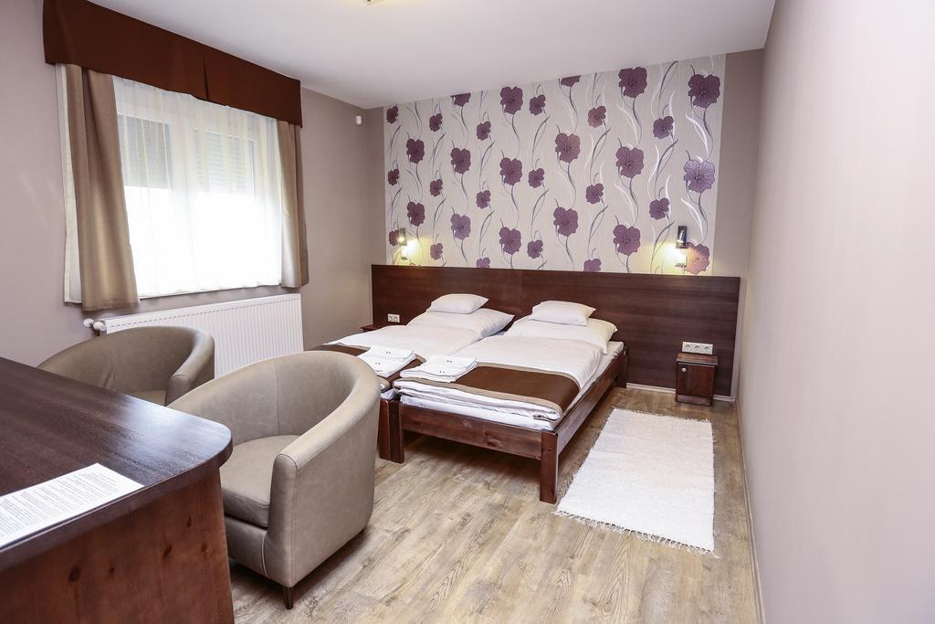 Granatalma Vendeghaz Hotel Fehervarcsurgo Bilik gambar